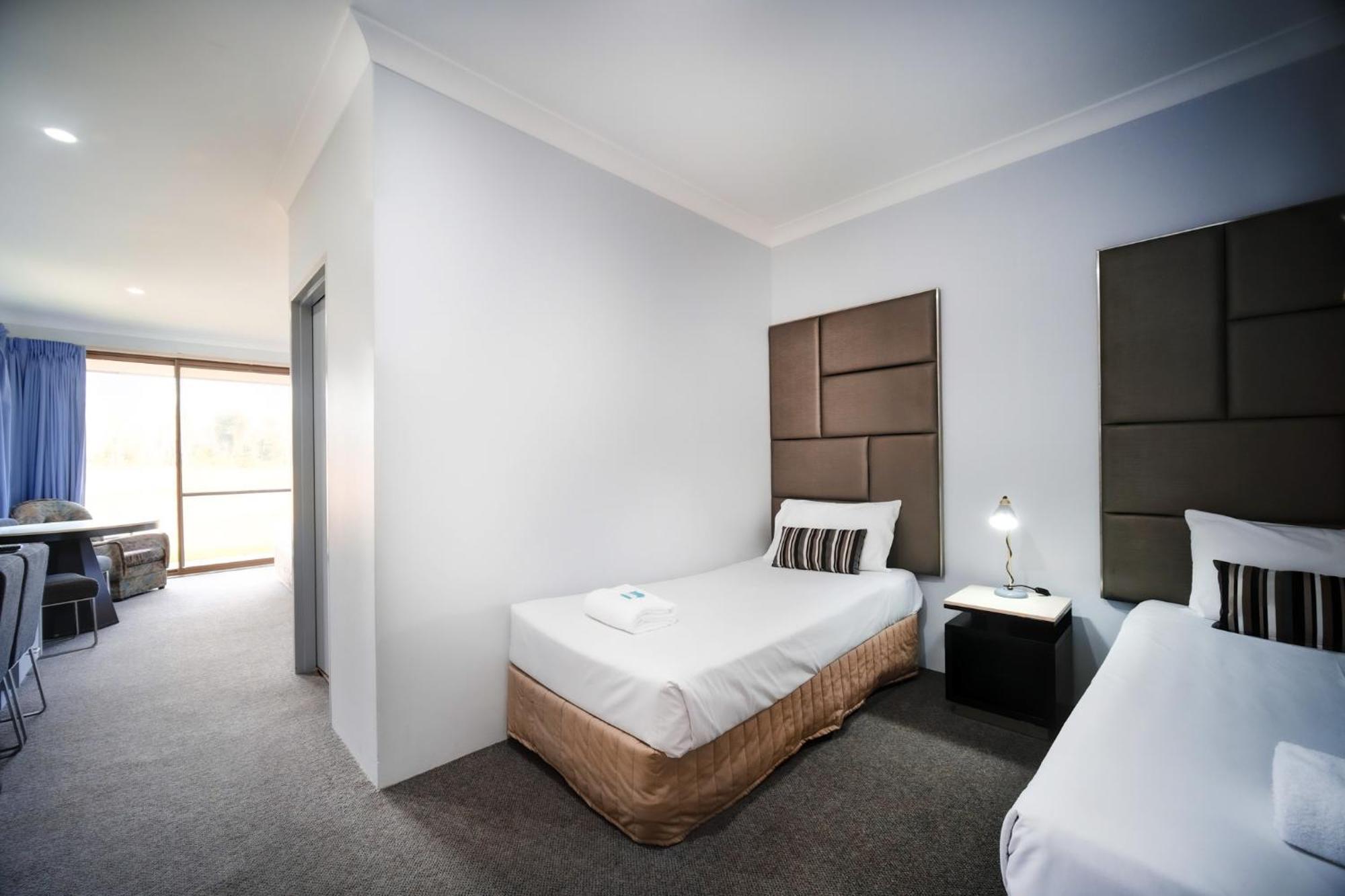 Island Palms Motor Inn Forster Bilik gambar